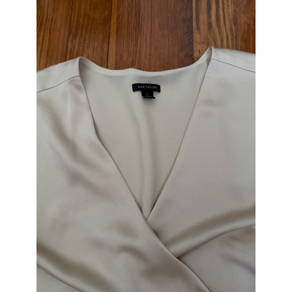 Ann Taylor Women Champagne Beige Satin Long Sleeve Side Tie Wrap Blouse Large - Picture 4 of 8